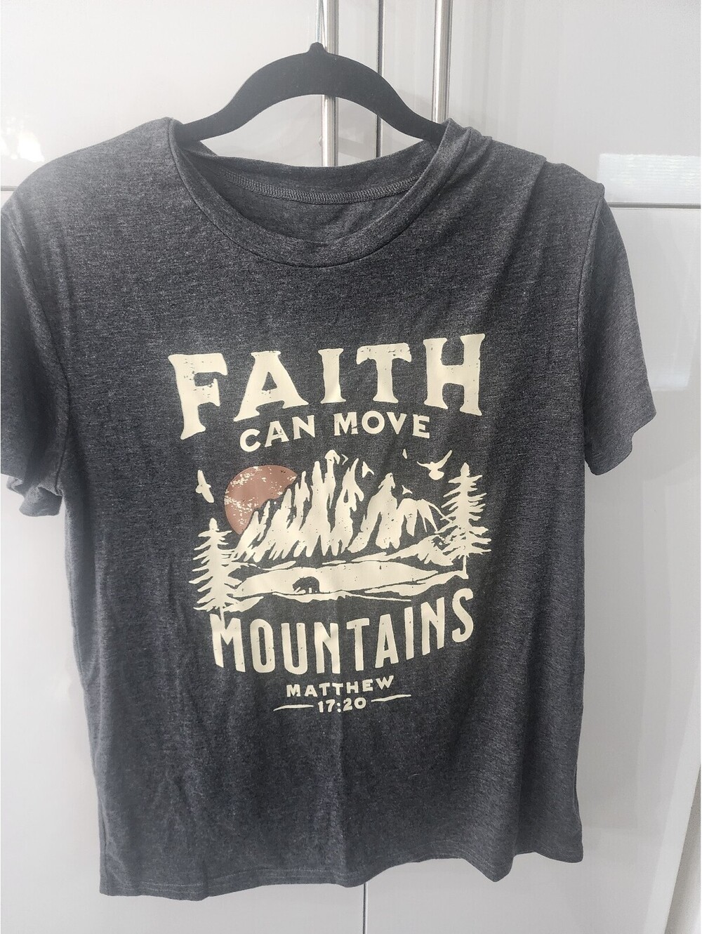 Faith Can Move Mountains Graphic T-Shirt Size Small